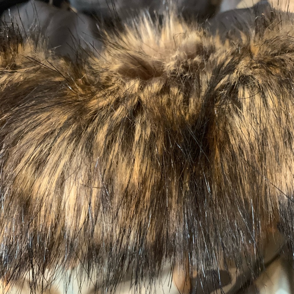 The North Face Camouflage Puffer Jacket in Beige, Olive, Gray with fur hood - Picture 6 of 7